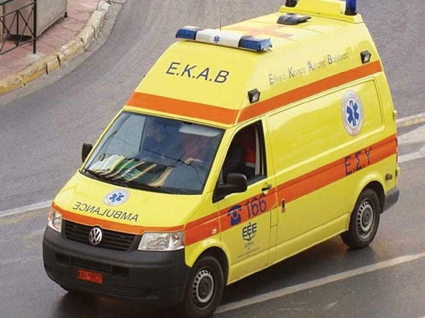 Ελληνικό: Τραυματισμός έφηβης από καπνογόνο – Μεταφέρθηκε στο νοσοκομείο